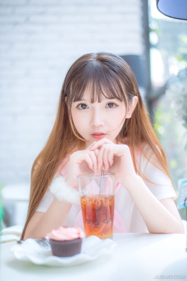 打开记忆的匣子，那温暖的画面依旧停留在那段美好的时光。我们牵手上学，我们高唱歌曲，我们笑颜如花……真的很感谢，感谢在生命最青春的那段时光里，让我遇见了你，遇见你的美好，遇见你的包容，遇见我们最纯粹的友谊！
